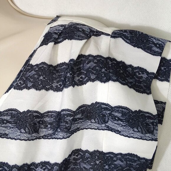 Express Striped Lace Print Short Sleeve Top Women Size L Keyhole Back Scoop Neck - Picture 2 of 9